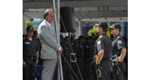 １月４日にリオ州軍警総司令官に就任したエジソン・ドゥアルテ・ドス・サントス・ジュニオール大佐（中央）（Tania Rego/Agencia Brasil）