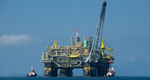 ペトロブラスの洋上原油採掘プラットフォーム（Foto: Petrobras/Abr）