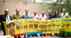 聖市に到着した皆さん（右から４人目が副知事）