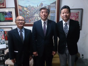 （左から）平田藤義事務局長、樹神総務委員長、大久保敦企画戦略委員長