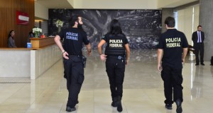 ２２日、ＬＪ２３での連邦警察官たち（Rovena Rosa/Agência Brasil）