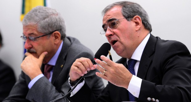 進退も問われ始めたウジミナスのソウザ社長（右）（Antônio Cruz/Agência Brasil）