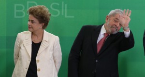 １７日の就任式でのルーラ氏とジウマ氏（Lula Marques/Agência PT）