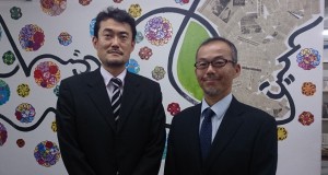佐藤次長（左）と前任の遠藤さん
