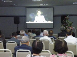 講演ビデオ上映の様子（日本語会場）