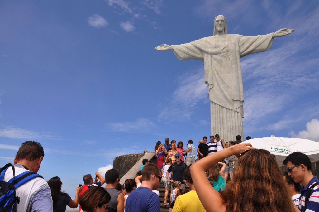 市制４５１周年を迎えたリオ市のキリスト像（Alexandre Macieira/Riotur）