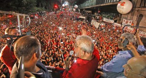 ピーク時で８万人を超える数が集ったＰＴ支持のデモ（Ricardo Stuckert/Instituto Lula）