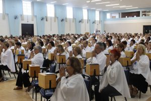 約500人の講師が招霊を行う（生長の家ブラジル伝道本部提供）