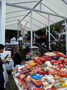 宝蔵神社大祭の午後に行われる流産児無縁霊供養塔供養祭。水子に捧げられた沢山のお菓子