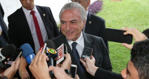 国民の反感を高めたテメル副大統領（Lula Marques/Agência PT）