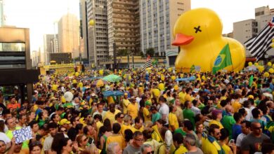 パウリスタ大通りに集った罷免賛成派の市民達（Rovena Rosa/Agencia Brasil）