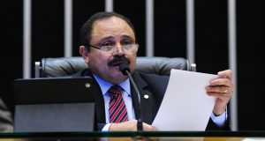 投票無効を宣言したヴァウジール・マラニョン下院議長代行（Gustavo Lima/Câmara dos Deputados）