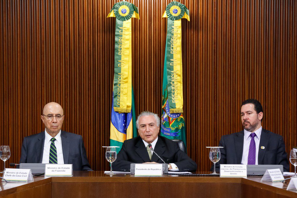 初の財政調整案を発表するテーメル大統領代行（Marcos Corrêa/PR）