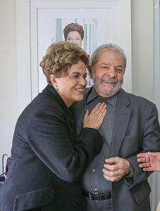 １０日にルーラ研究所を訪ねたジウマ大統領（左）とルーラ前大統領（Ricardo Stuckert/Instituto Lula）