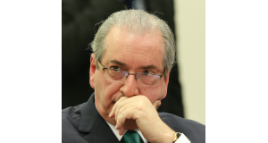夫人も被告となり、火の粉払いに追われるクーニャ議長（Lula Marques/Agência PT）