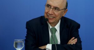 ２０日の会議でのメイレレス財相（Wilson Dias/Agência Brasil）
