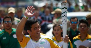 歓声に手を振って応える町田選手(imagem: Divulgacao Rio2016)