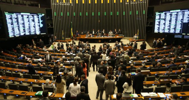 投票前日の下院の風景（Fabio Rodrigues Pozzebom/Agência Brasil）