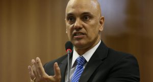 会見を行うモラエス法相（２１日、José Cruz/Agência Brasil）