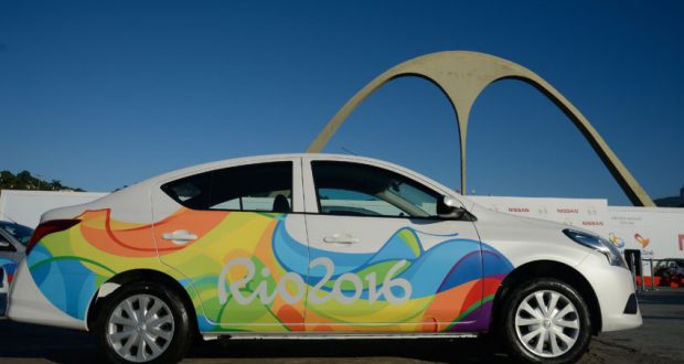 リオのサンボロドモで紹介された日産ブラジル提供のリオ五輪・パラリンピック公式車（Fernando Frazao/Agencia Brasil）