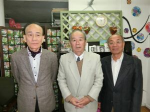 （左から）日下野理事、田呂丸会長、山田前会長