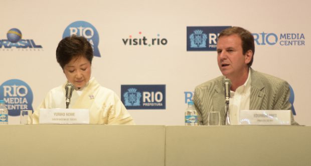 小池都知事との記者会見で（Divulgação/Prefeitura do Rio）