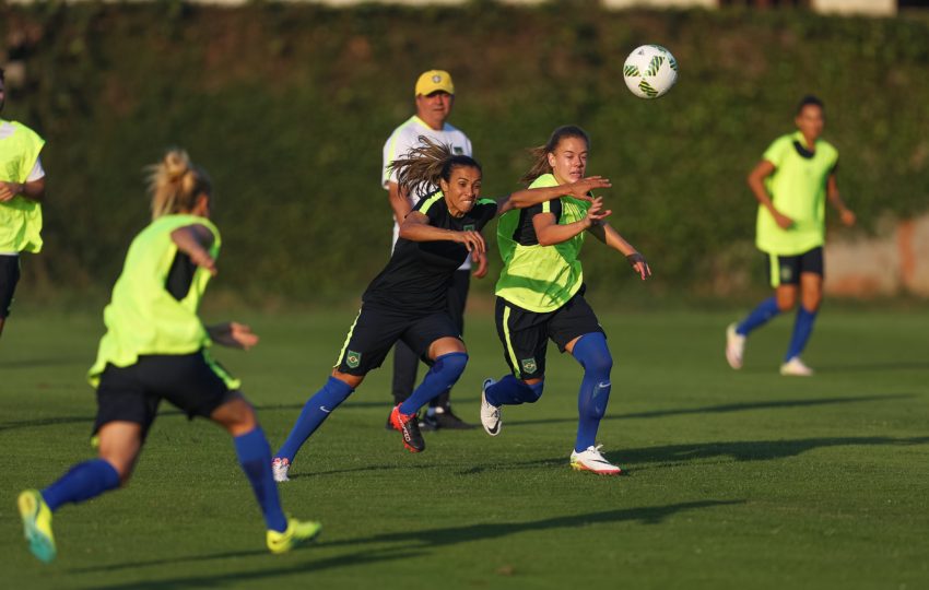 一番最初に競技が始まる女子サッカーで伯国チームを牽引するマルタ（１日の練習中、Ricardo Stuckert/CBF）