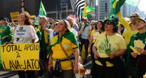 ７月３１日の反ルーラ、ジウマ・デモより（Rovena Rosa/Agência Brasil）