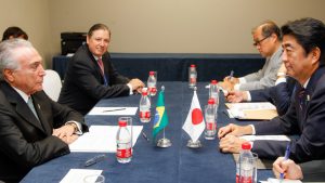 テメル大統領と会談する安倍首相（05/09/2016、Foto: Beto Barata/PR）