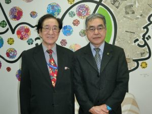 (左から)坂和副会長、土井委員長