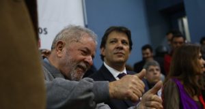 労組開催のハダジ現市長支援集会にはルーラ元大統領の姿も（Paulo Pinto）