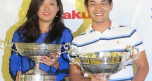 昨年の優勝者、坂口さん（左）と平井さん