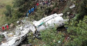 シャペコエンセの選手達を乗せた飛行機は、メデリン市付近の山岳地帯に墜落した(FUERZA AEREA COLOMBIANA)