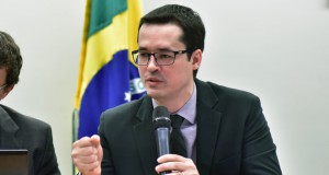 デウタン・ダラグノル捜査官（Zeca Ribeiro/Câmara dos Deputados）