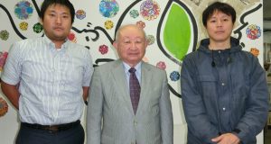 （左から）渡邉さん、本橋会長、田村さん