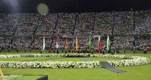アタナシオ・ヒラドー・スタジアムでの追悼集会（Alcaldía de Medellín）