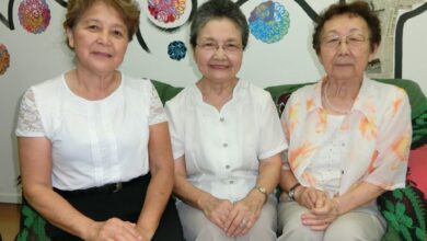 （左から）水本さん、森支部長、金井さん