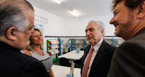 １２日、公立校の開校式に出席したミシェル・テメル大統領（Beto Barata/PR）