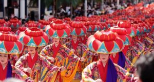 沖縄伝統舞踊のパレードの様子（毛利さん提供）