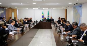 １８日テメル大統領とブラジル北部、中西部の州知事が対策会議を行った（Marcos Corrêa/PR）