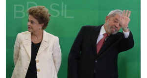 １６年３月、官房長官就任式でのジウマ氏とルーラ氏（Lula Marques/Agência PT）