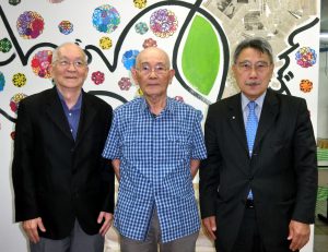 (左から)京野副会長、上妻さん、渡部会長