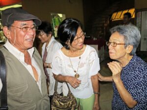 ６０年ぶりに再会した田辺さん、田辺夫人、竹中さん