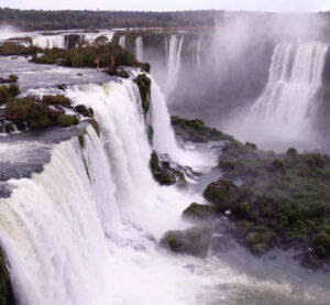 イグアスの滝のあるフォス・ド・イグアス市は、ギャングの温床と化している。（Itaipu Binacional）