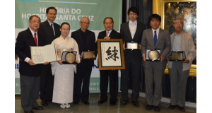 左から、二宮氏、中前総領事、柳下さん、若松さん、石川理事長、神代さん、永井専務理事、金兼さん