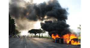 ２４日、ブラジリアでの反政府デモは、軍の出動も引き起こした（Jabur/Agência Brasil）