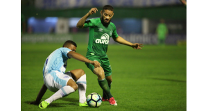 ブラジル全国選手権１部の第３節で、唯一の月曜開催となったシャペコエンセｘアヴァイーＦＣ戦（Sirli Freitas）