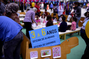 サンパウロ市が実施するシリア難民の子供向け支援教室（Foto: Eduardo Ogata/São Paulo Carinhosa, 18/5/2014)