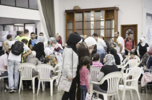 サンパウロ市役所のシリア難民支援の様子（Foto: Eduardo Ogata/São Paulo Carinhosa, 21/3/2015)