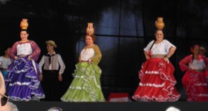 パラグアイの民族舞踊発表の様子